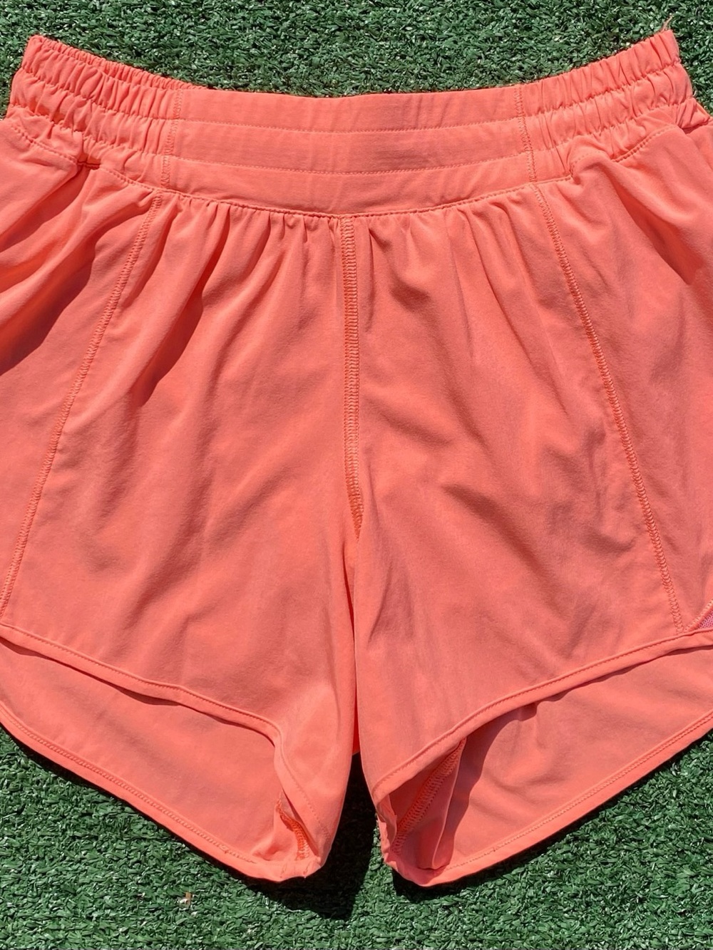 Lululemon Hotty Hot Sunny Coral Lined Short Shorts Women’s Size 6 Tall